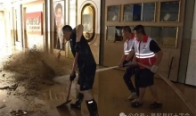 泥泞中最耀眼的身影—红十字在行动