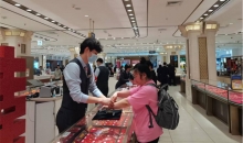 “疯狂”的黄金：多品牌金饰涨破900元/克 有买家急变现